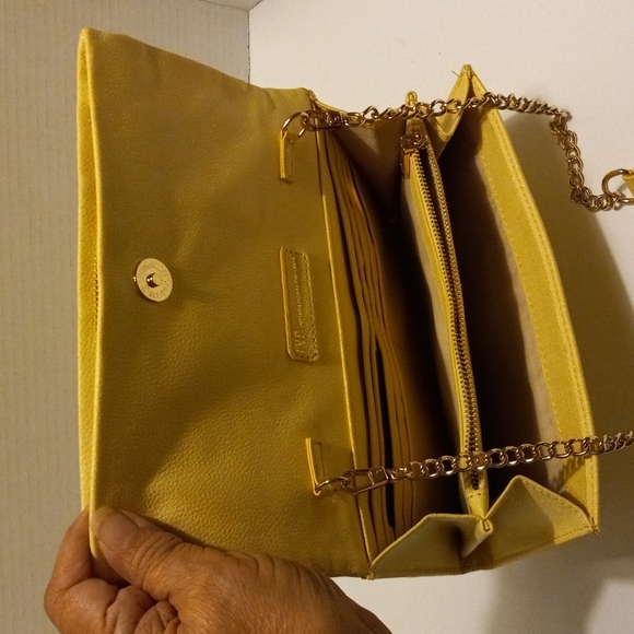 International Concepts Yellow Crossbody Purse. 23-30 " Adjustable strap - Picture 6 of 9